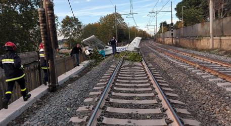 ++ Cade ultraleggero vicino alta velocità a Roma,2 feriti ++
