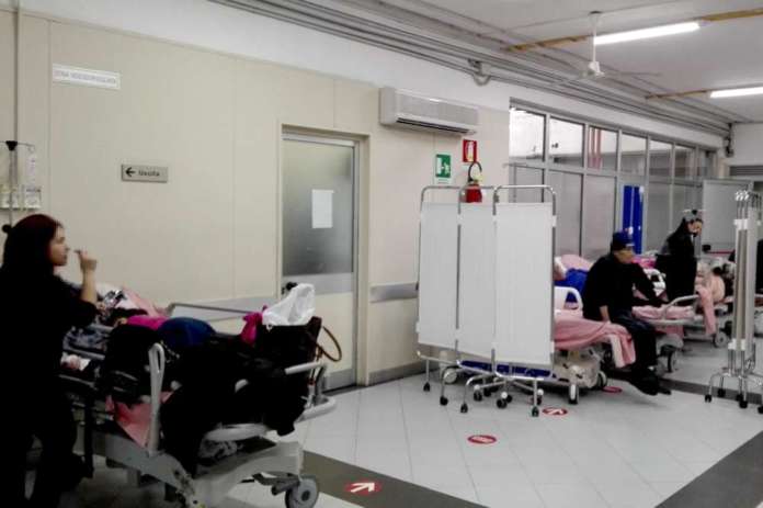 Sanità: Cardarelli,malati in sala operatoria,stop interventi