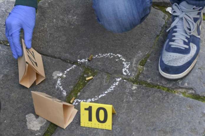 Colpi esplosi in strada a Napoli, terzo episodio in 48 ore