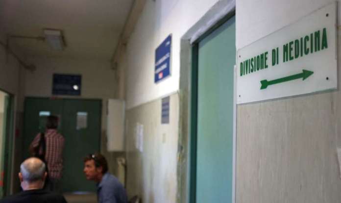 MUORE PAZIENTE, TENSIONE IN CORSIA OSPEDALE NAPOLETANO