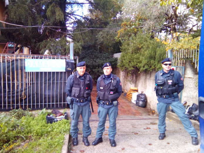 FOTO CENTRO MIGRANTI