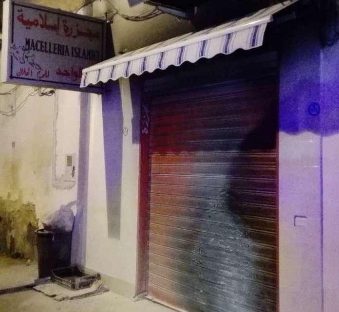 Foto serranda bruciata