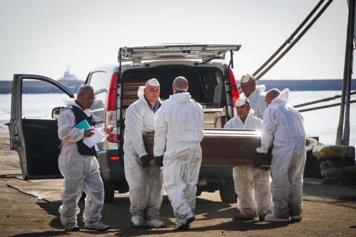 Migrants arrive in Salerno