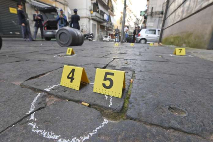 Colpi esplosi in strada a Napoli, terzo episodio in 48 ore