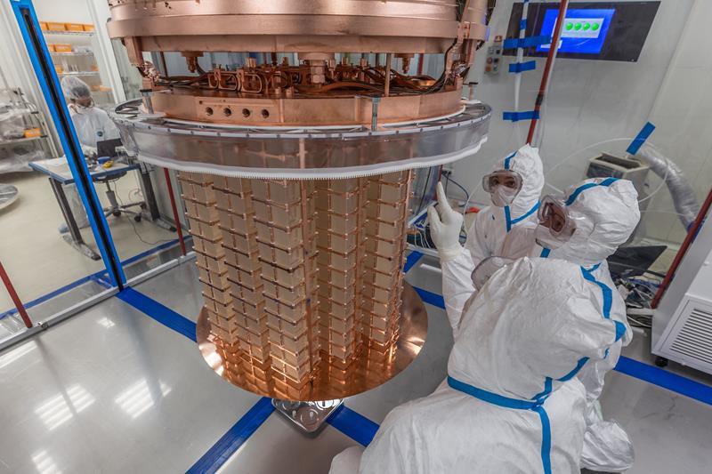 CACCIA A NEUTRINI DAL SUPERFREDDO, NEL CUORE DEL GRAN SASSO