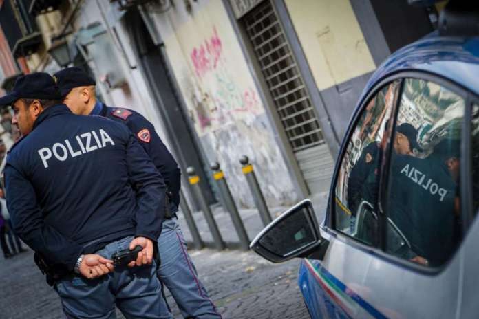Spari dopo lite tra giovani movida, 4 feriti a Napoli