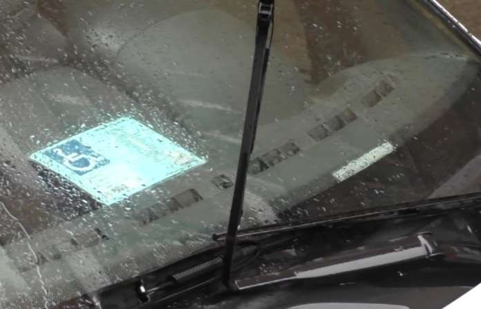 raid vandalico contro 30 auto a bologna