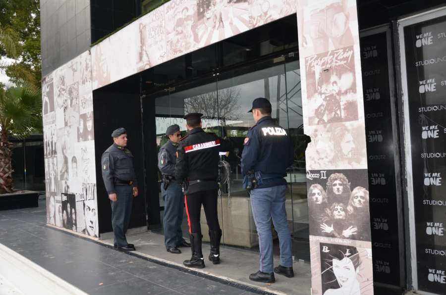 Forze dell'ordine sequestrano Studio Uno (1)