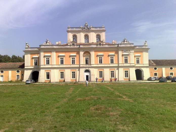Reale_tenuta_di_Carditello_FREE