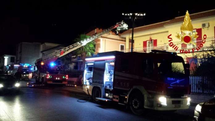 fuoco in una palazzina