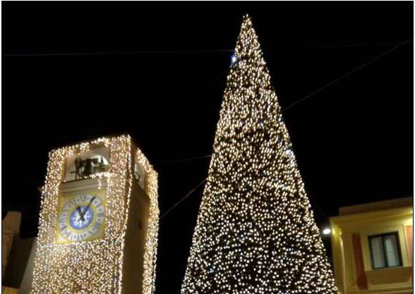 Natale: accese le luminarie nella Piazzetta di Capri
