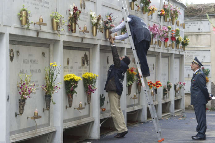 INCHIESTA CIMITERO POGGIOREALE: GDF SEQUESTRA CAPPELLE