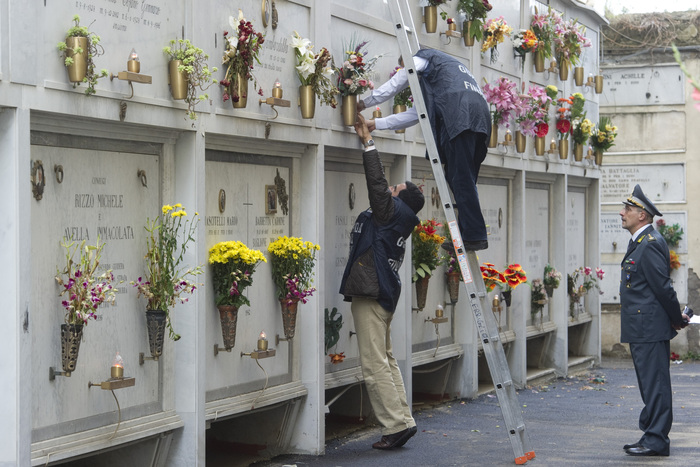 INCHIESTA CIMITERO POGGIOREALE: GDF SEQUESTRA CAPPELLE