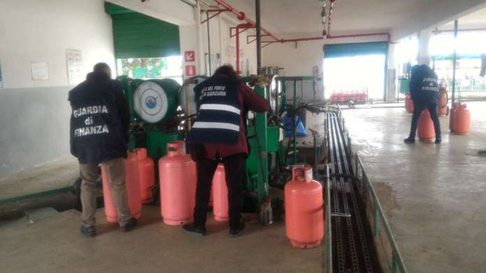 Finanza sequestra bombole di gas 22-2-2018