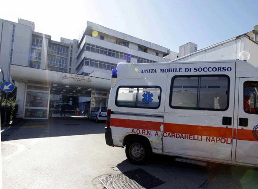 ambulanza napoli cardarelli