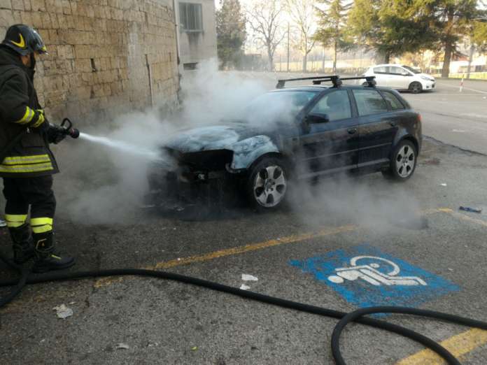 auto fiamme