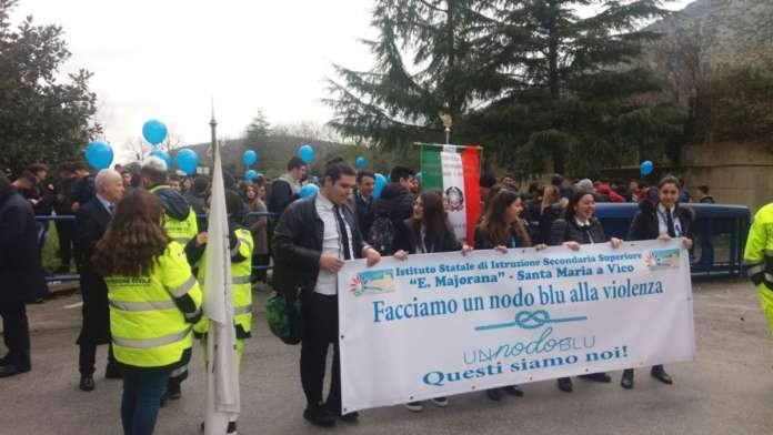 manifestazione scuola prof accoltellata3
