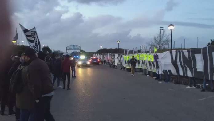 napoli tifosi striscione