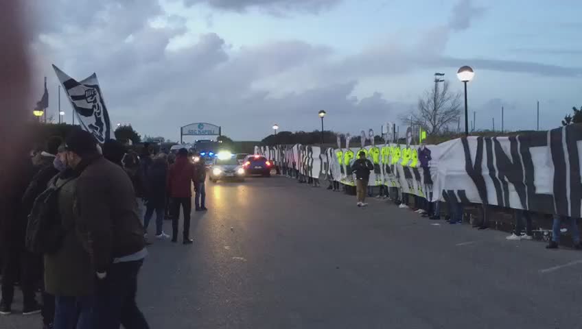 napoli tifosi striscione