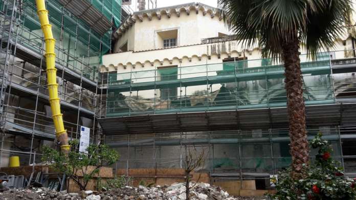 Crollo mura Napoli 01