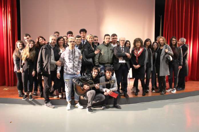 Il gruppo degli studenti vincitori