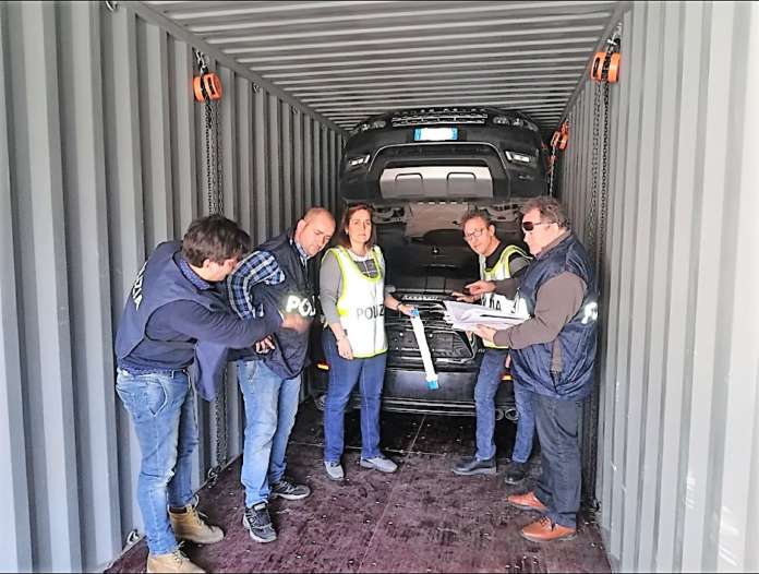 Sequestro autovetture in container su nave porto di Salerno.pdf