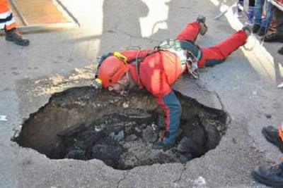 corso di speleologia tra le buche