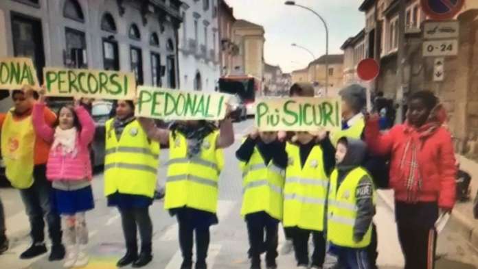 protesta bambini caserta