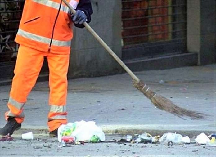 spazzino-scopino-operatore-ecologico