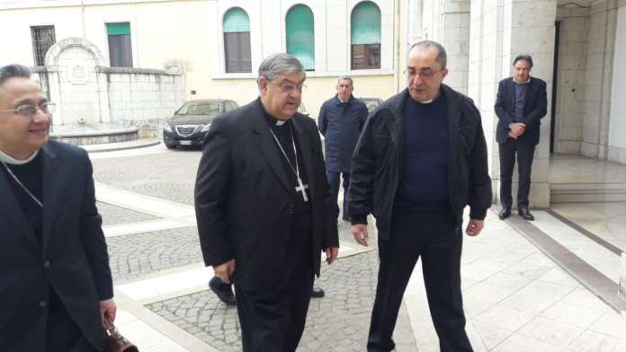 Vescovi apertura