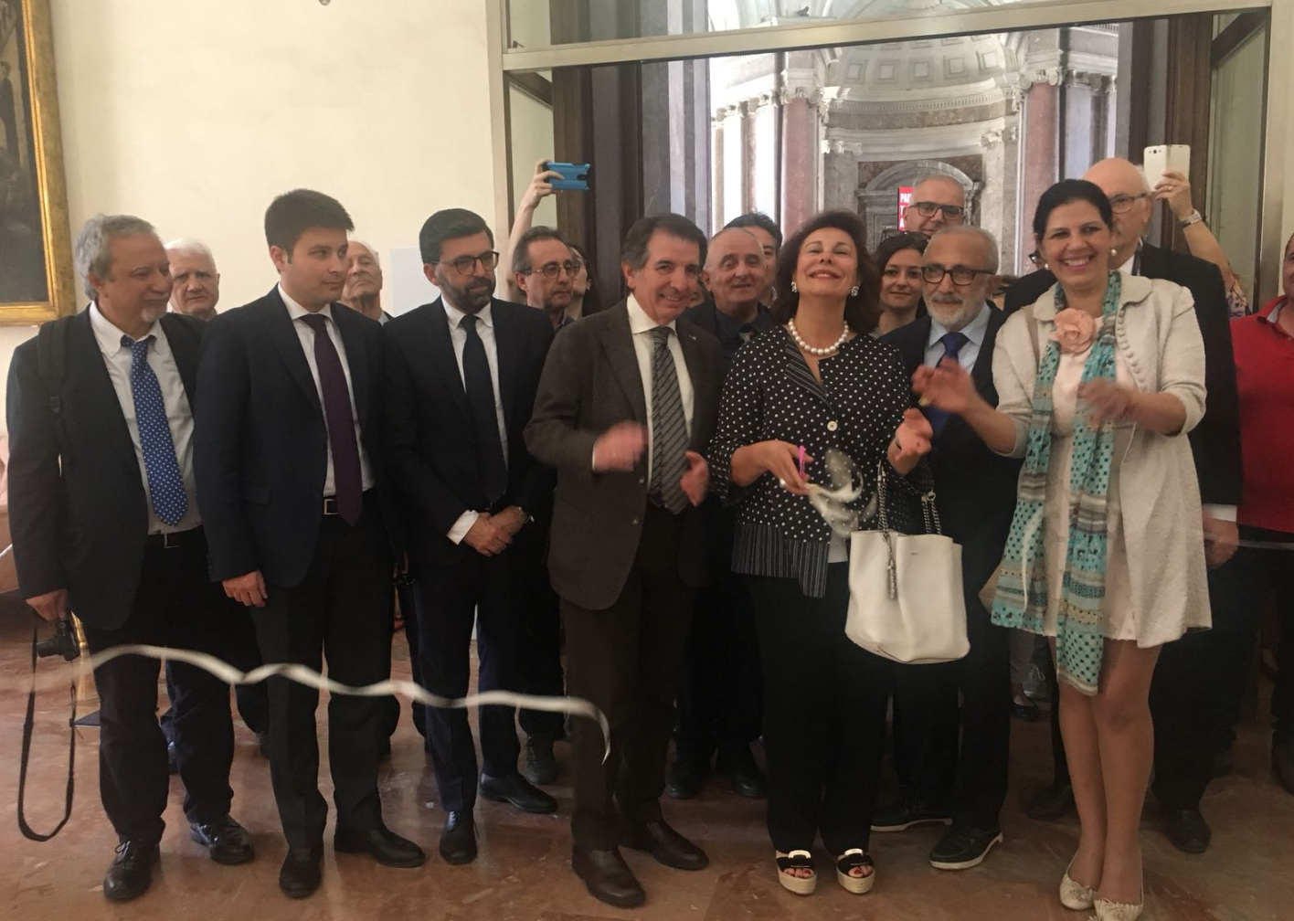 Foto taglio nastro