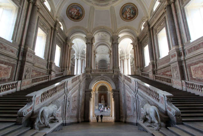 Reggia_di_Caserta,_scalone_d'onore._-_panoramio Free