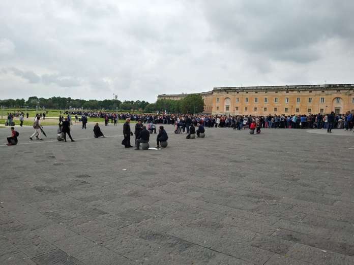 folla Reggia