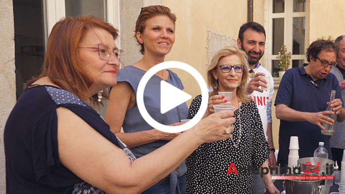 Copertina brindisi M5S