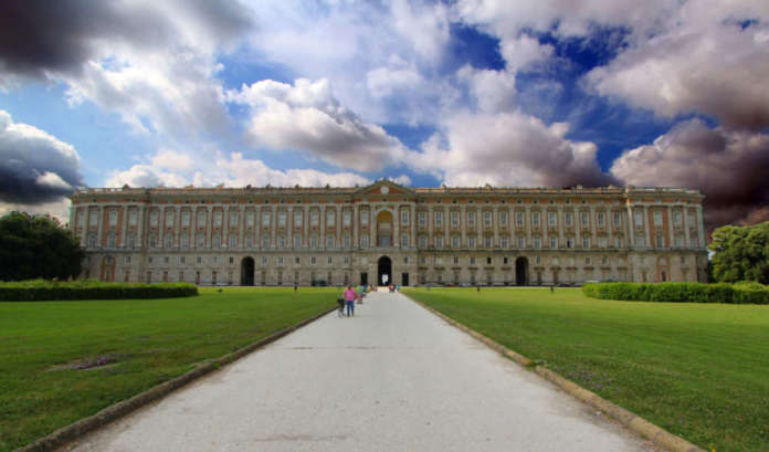 Reggia_di_Caserta_-_panoramio