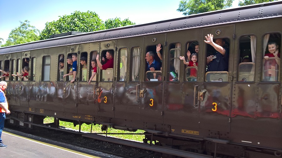 Treno-storico-Campolattarofoto-3-bambini-treno-Campolattaro