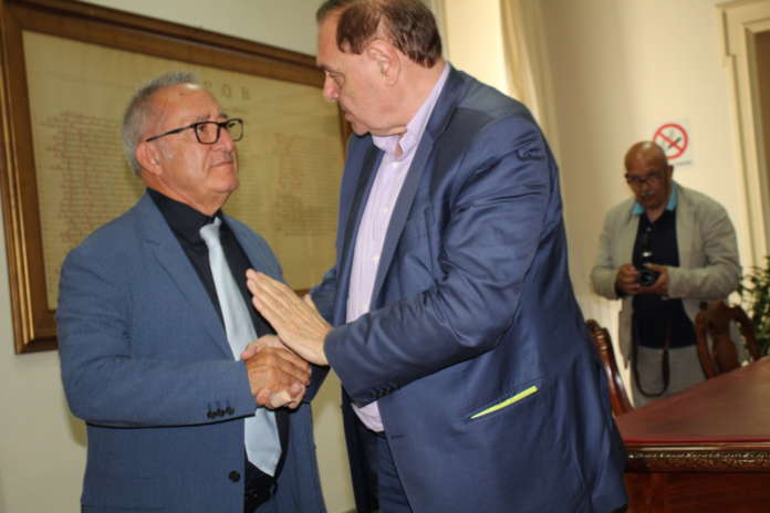 mastella vigorito stretta i mano