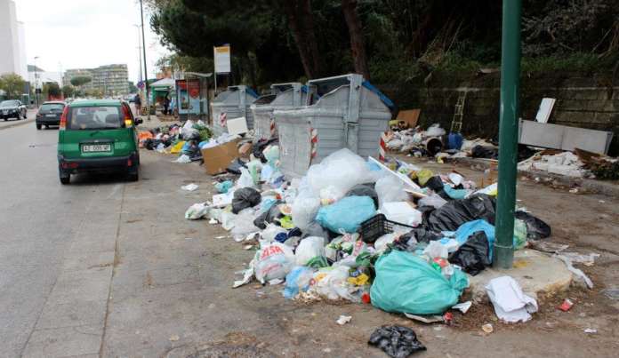 emergenza rifiuti a Pianura