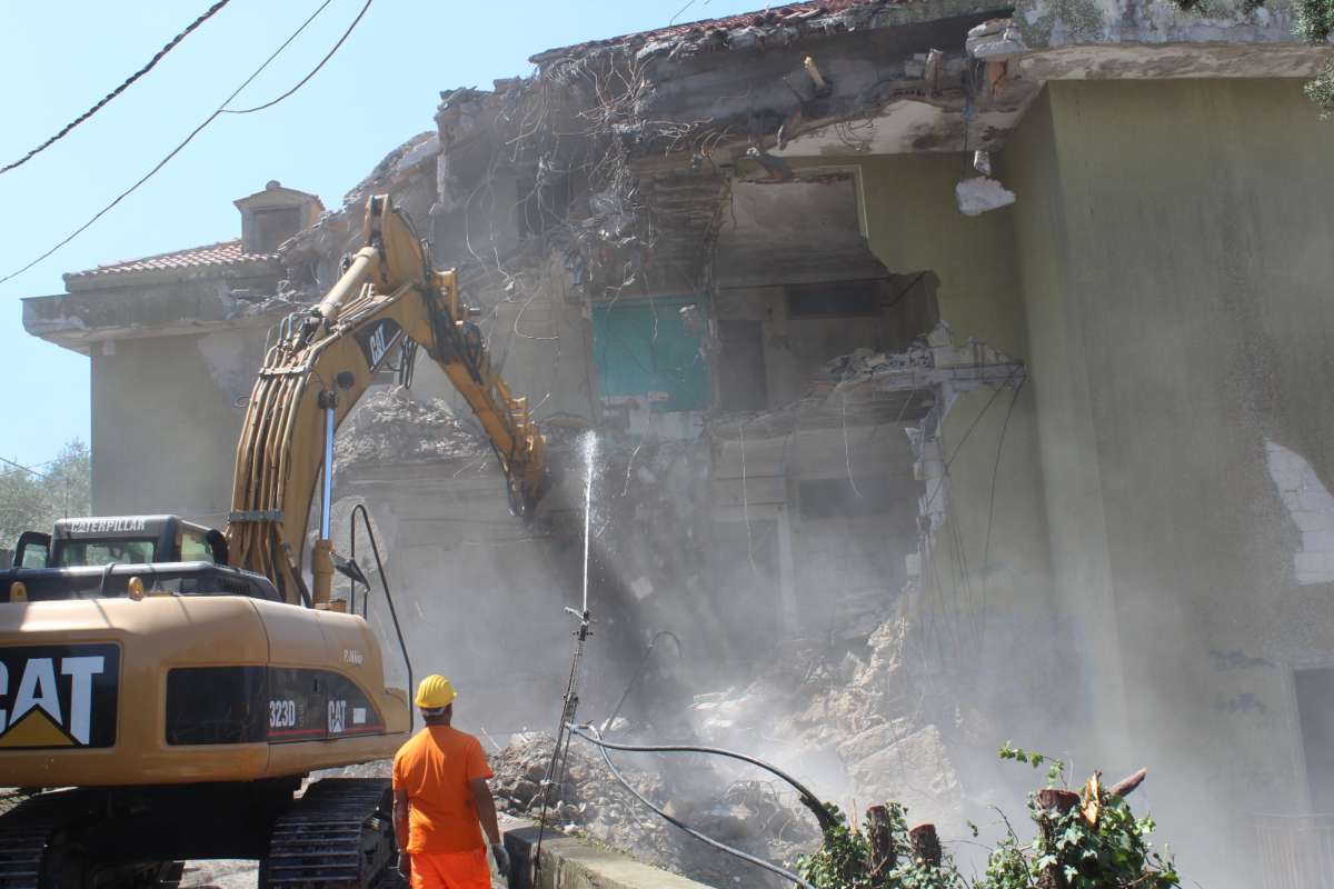 ex_hotel_due_torri_demolizione