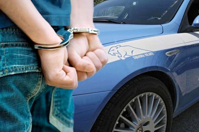 poliziotti arrestato