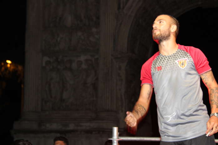 presentaqzione maglie (3)
