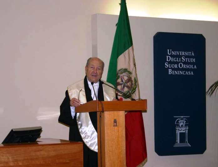 Il presidente emerito della Corte Costituzionale Paolo Grossi è stato uno dei quattro presidenti della Corte ad insegnare al Suor Orsola nei primi 20 anni della Facoltà di Giurisprudenza