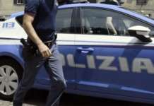 Trascina in strada compagna colpendola con calci e pugni: arrestato 45enne
