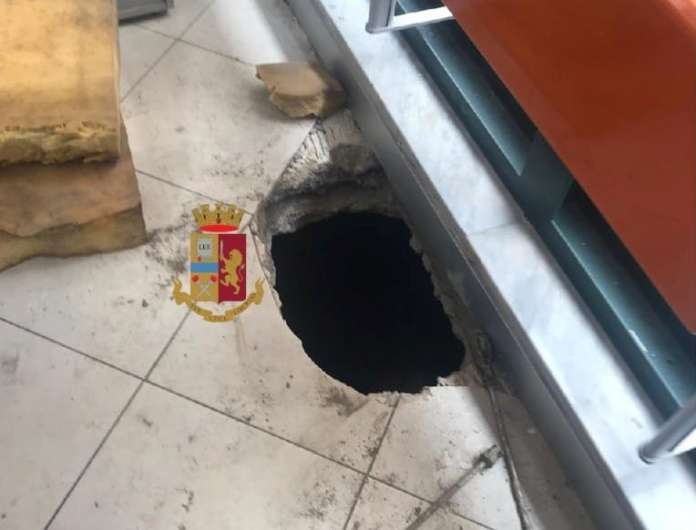 rapina "tecnica del buco"