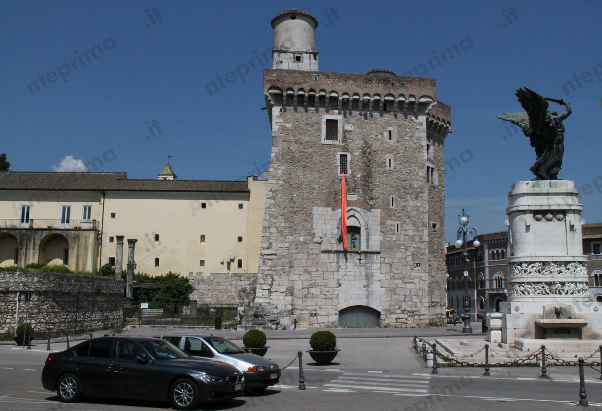 Rocca dei Rettori e monumento ai caduti - Benevento