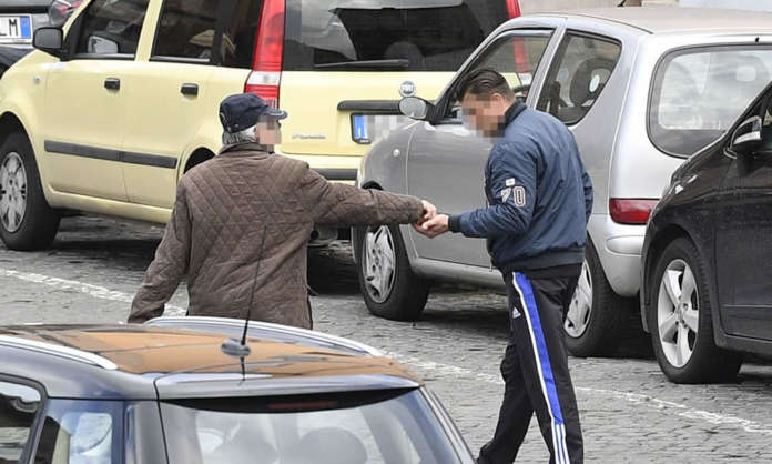 parcheggiatori abusivi