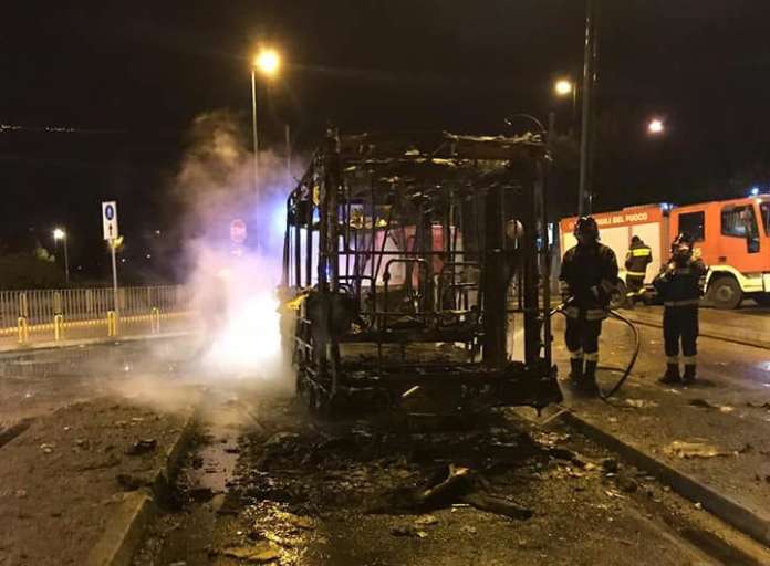 incendio bus napoli