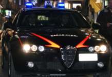 Picchia la moglie con un’asta di metallo, arrestato a Napoli