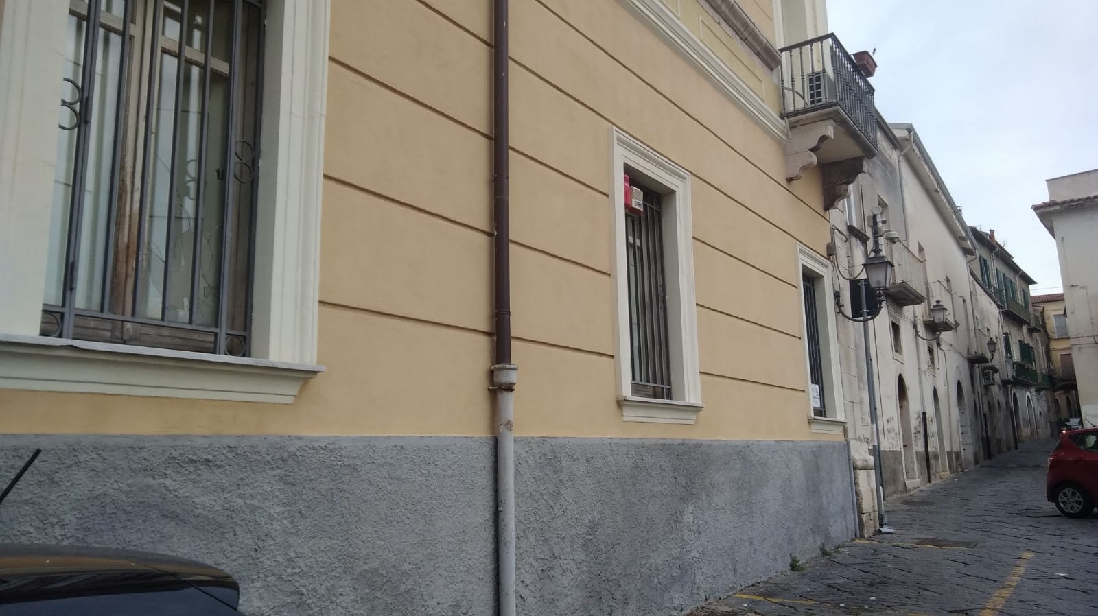 palazzo mosti vandalismo