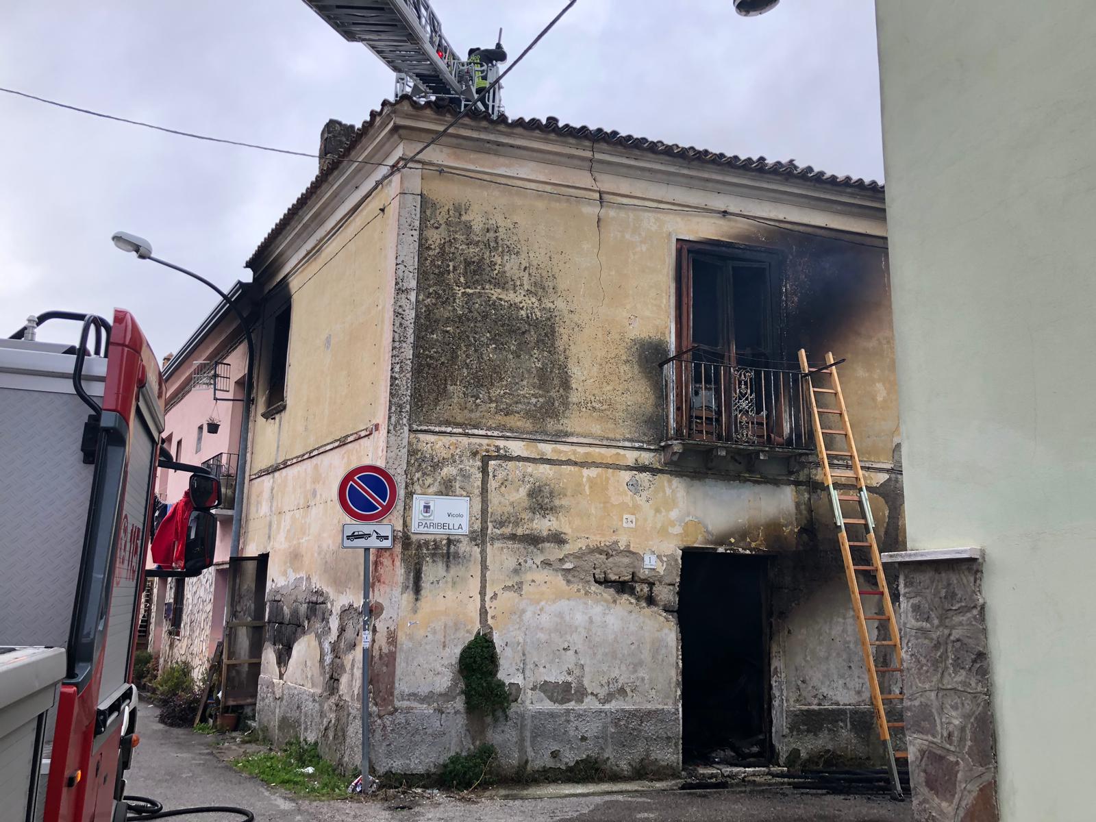 casa in fiamme